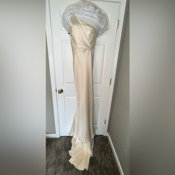 Tony Hamaway One Shoulder Silk Satin Organza Mermaid Style Wedding Gown Size 0 - Picture 16 of 17